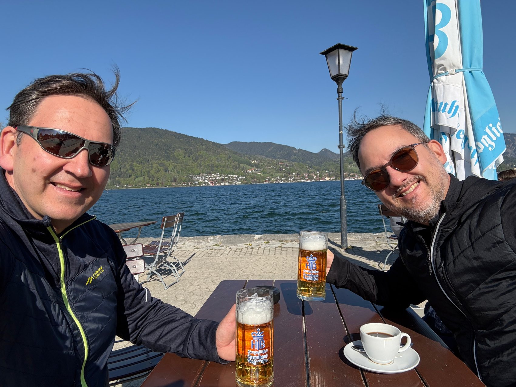 Martin und Timur am See